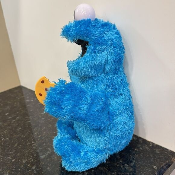 Sesame Street Cookie Monster 14" Plush w/Sound (Hasbro, Sesame Workshop, 2017) - Picture 4 of 7